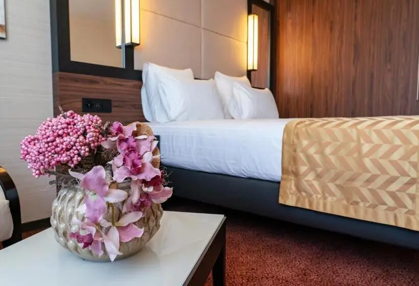 سوییت سوپریور, Nash Suites Airport
