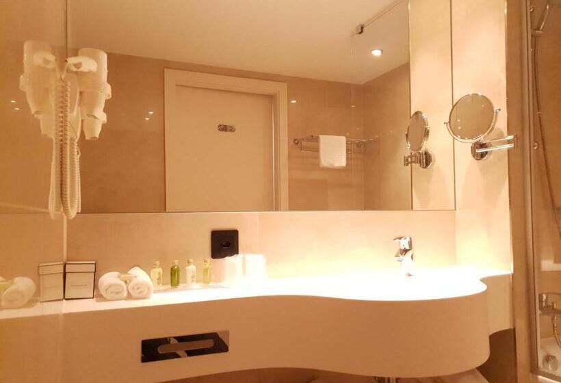 سوییت خانوادگی, Nash Suites Airport