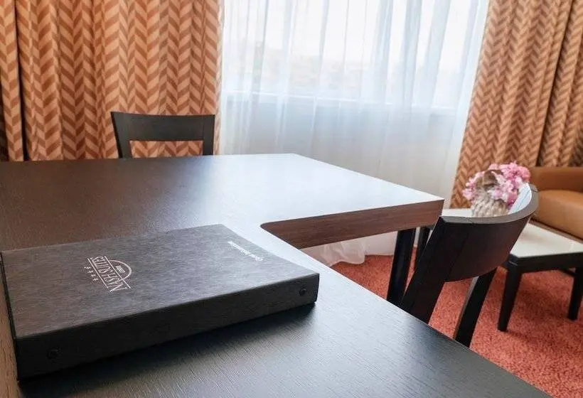 سوییت اجرایی, Nash Suites Airport