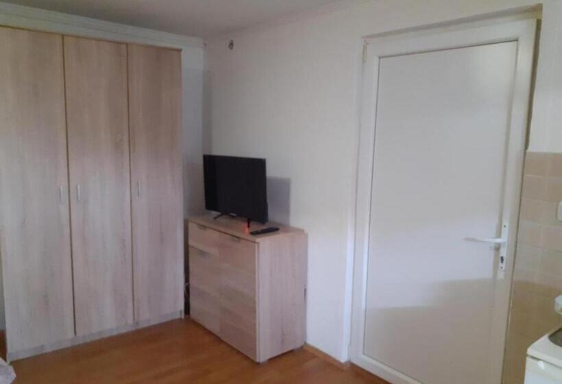 اتاق استاندارد سه نفره, Apartments Filemi