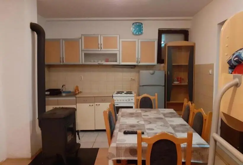 اتاق استاندارد چهارنفره با سرویس بهداشتی مشترک, Apartments Filemi