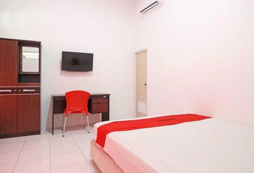 スタンダードルーム, Reddoorz Near Terminal Tirtonadi