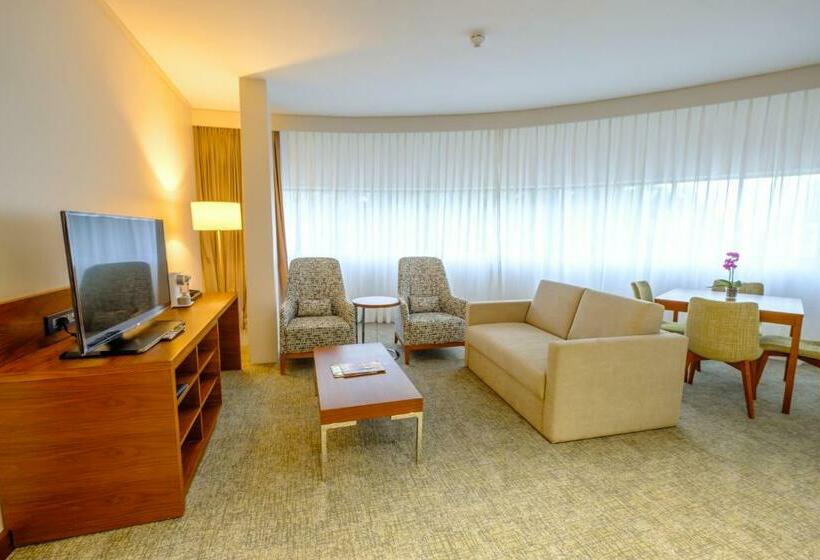 سوئیت با تخت بزرگ, Hilton Garden Inn Mbabane