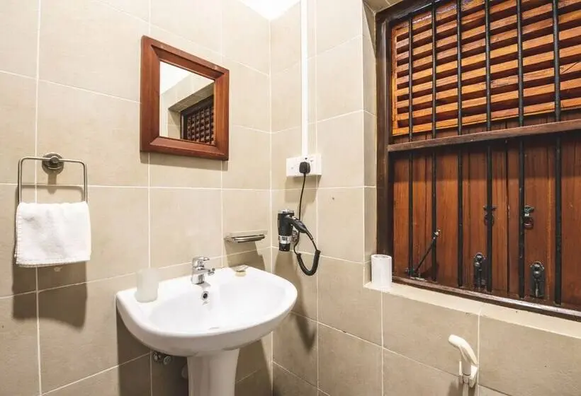 Deluxe Zimmer, Thambu Illam