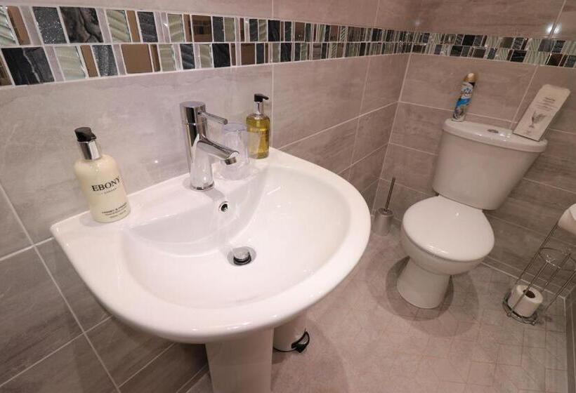 Номер Deluxe, Annan