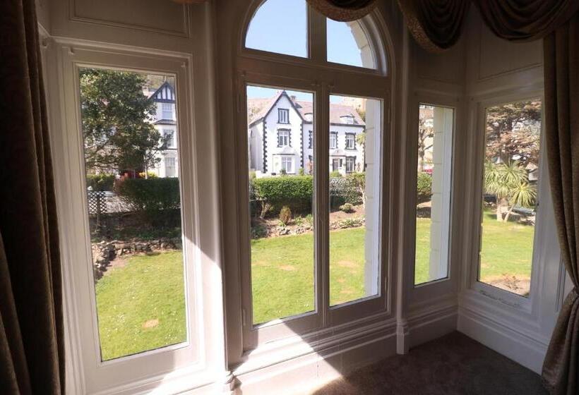 Номер Deluxe, Annan