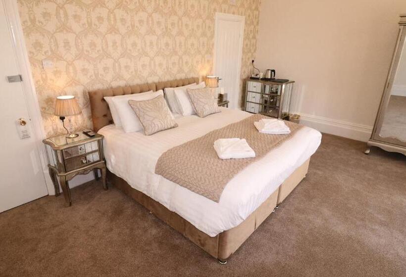 Номер Deluxe, Annan