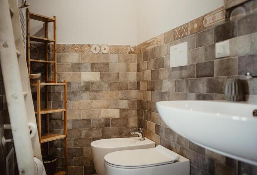 اتاق استاندارد چهار تخته, La Pianaccia