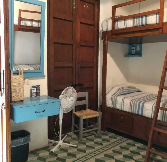 تختخواب در اتاق مشترک, Hostal Cielito De María