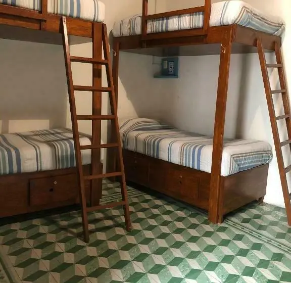 تختخواب در اتاق مشترک, Hostal Cielito De María
