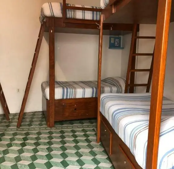 تختخواب در اتاق مشترک, Hostal Cielito De María