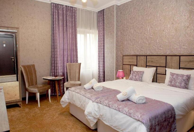 سوییت خانوادگی, Minali Boutique