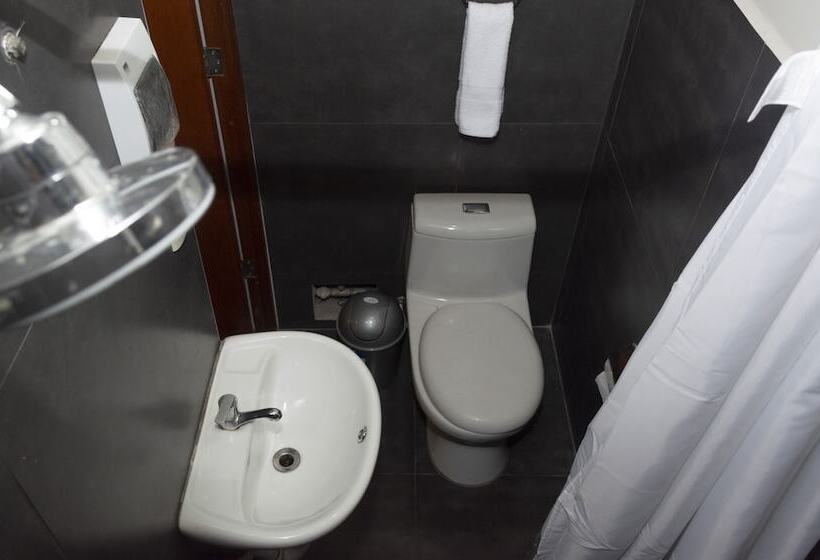 اتاق استاندارد, Lima Airport Tampu