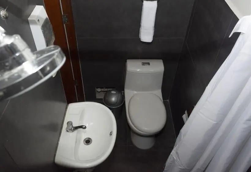 اتاق استاندارد, Lima Airport Tampu