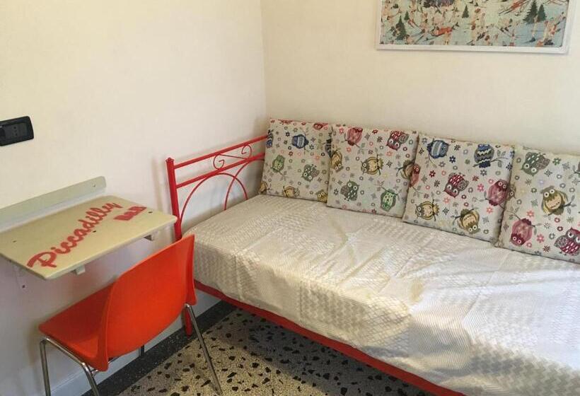 اتاق استاندارد سه نفره, Piccadilly B&b