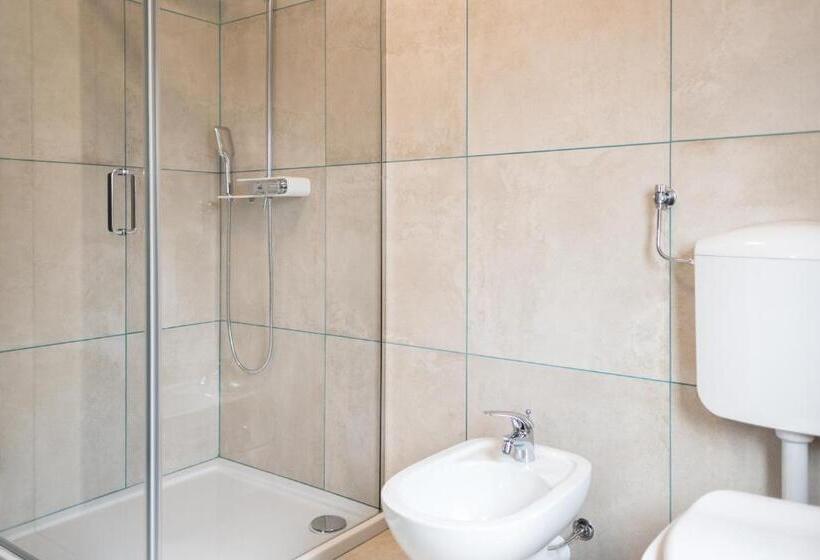 غرفة قياسية ثلاثية, Piccadilly B&b