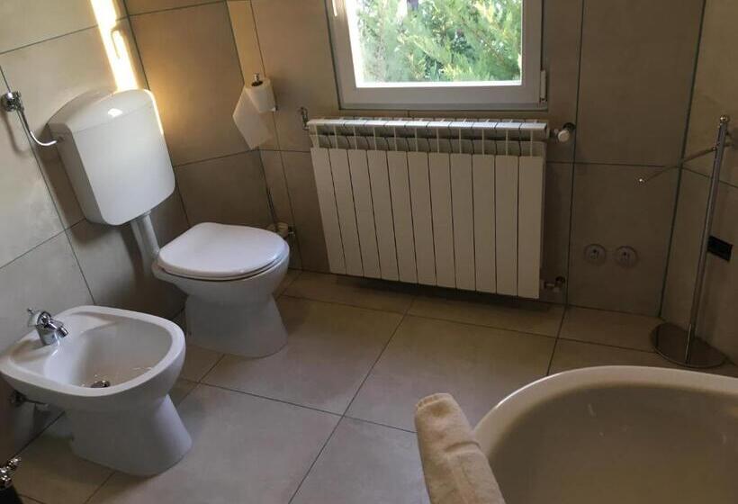 اتاق استاندارد سه نفره, Piccadilly B&b