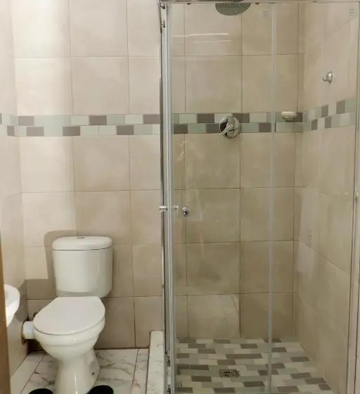اتاق خانوادگی, Siyamthanda Boutique