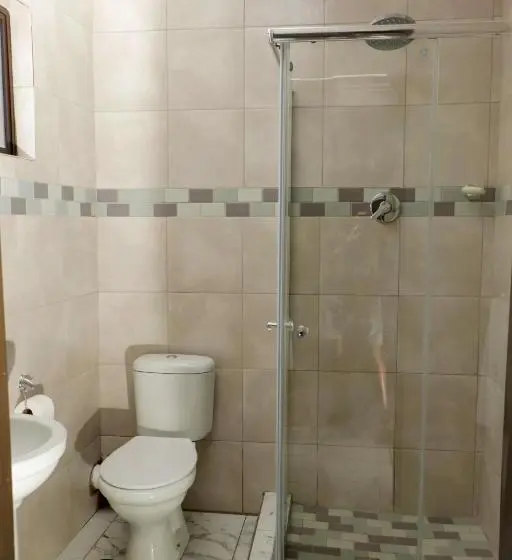 اتاق خانوادگی, Siyamthanda Boutique