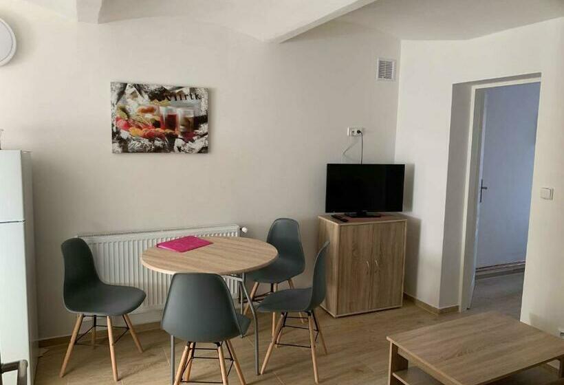 דירת חדר בקומת קרקע, Apartmány Michaela