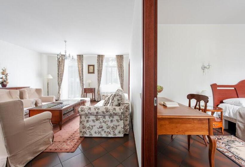 带按摩浴盆的套房, Burmistro Namas