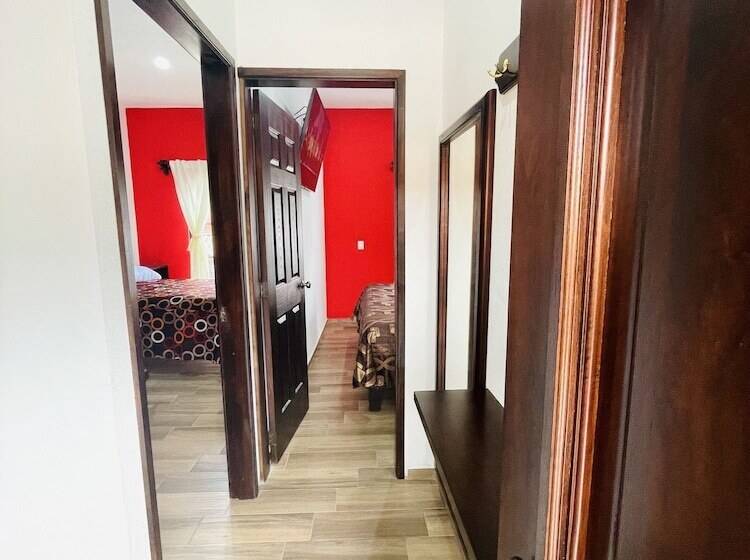 غرفة عائلية, La Gran Manzana