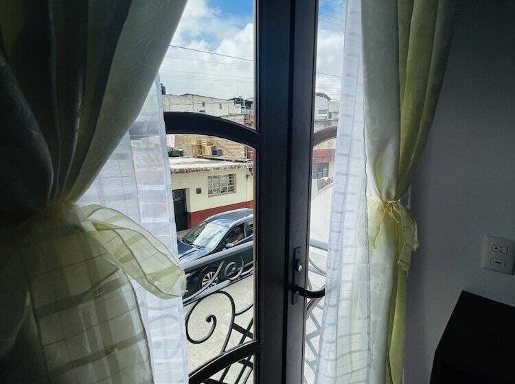 غرفة عائلية, La Gran Manzana