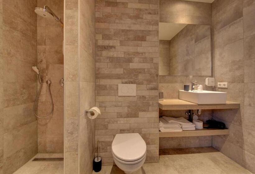 חדר סטנדרט לשלושה, T Peperhuys