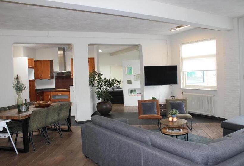 סטודיו משפחתי, T Peperhuys