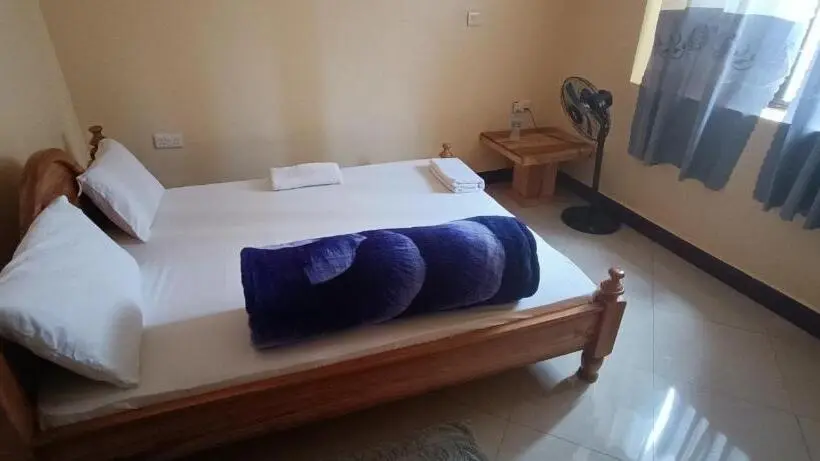 اتاق استاندارد یک نفره, Kilimanjaro Budget Lodge