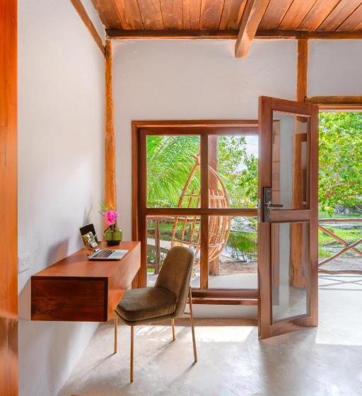 Номер Deluxe Кровать Кинг, Azulea Bacalar Hotel & Spa   Lagoon Front