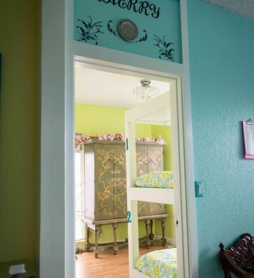 Номер Deluxe, The Big Island Hostel