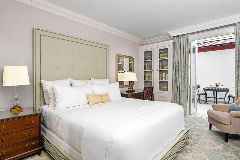 高级客房, Bennett Charleston