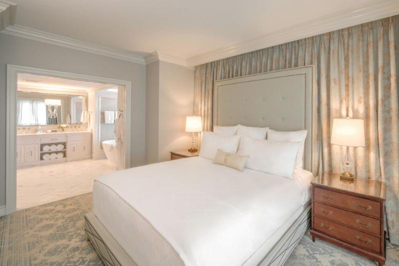 带大床的高级房间, Bennett Charleston