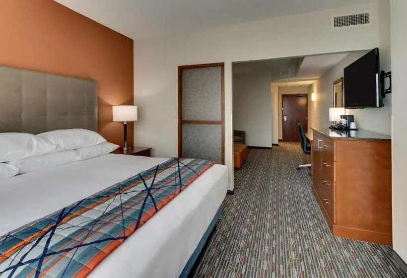 キングサイズベッドのスーペリアルーム, Drury Inn & Suites Knoxville West