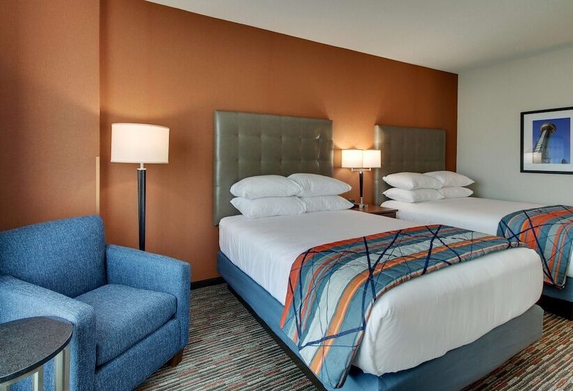 חדר דלוקס מותאם לאנשים עם מוגבלויות, Drury Inn & Suites Knoxville West