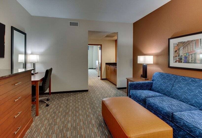 身障者適用スイートルーム, Drury Inn & Suites Knoxville West