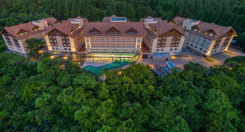 غرفة قياسية مطلّة علي حمام السباحة, Wyndham Gramado Termas Resort & Spa