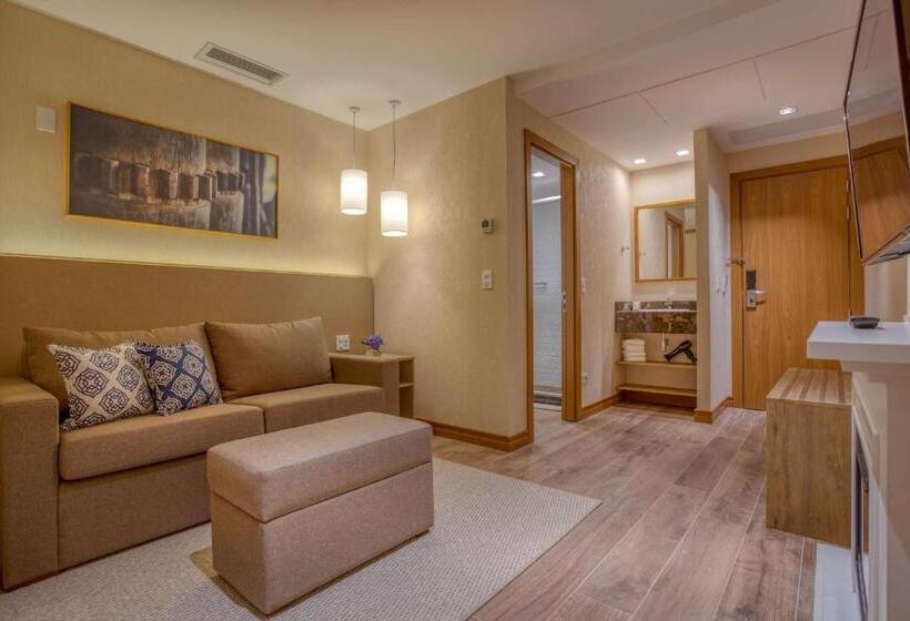 غرفة قياسية مطلّة علي حمام السباحة, Wyndham Gramado Termas Resort & Spa