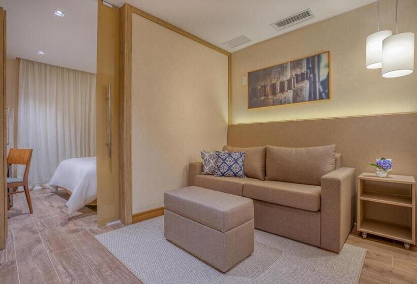 غرفة قياسية مطلّة علي حمام السباحة, Wyndham Gramado Termas Resort & Spa