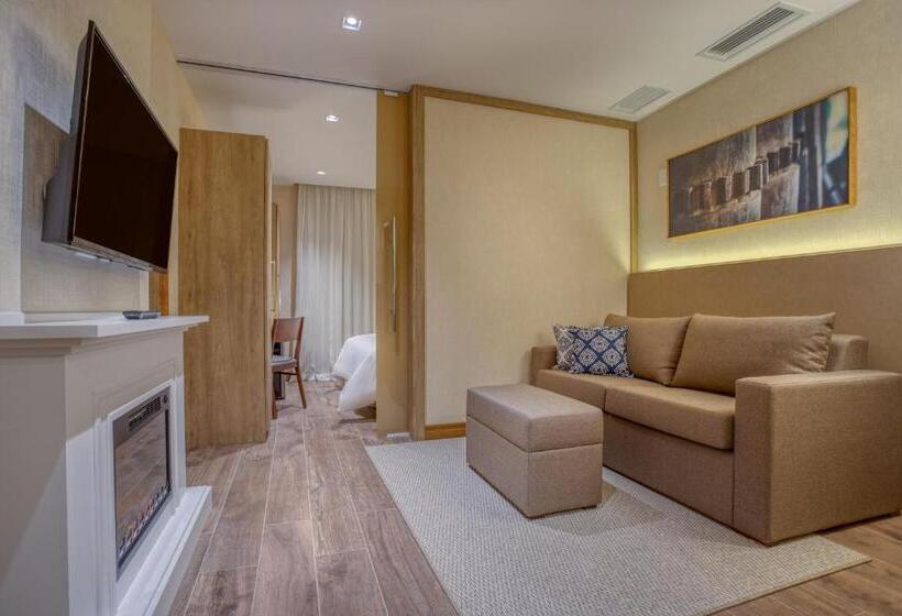 غرفة قياسية مطلّة علي حمام السباحة, Wyndham Gramado Termas Resort & Spa