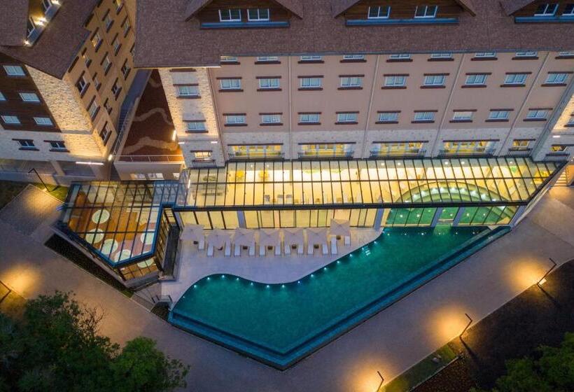 غرفة قياسية مطلّة علي حمام السباحة, Wyndham Gramado Termas Resort & Spa