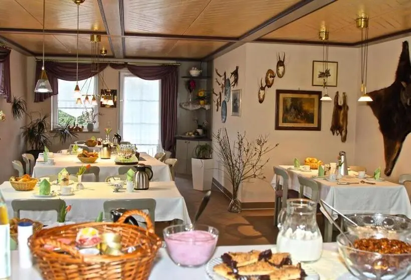 ベーシックトリプルルーム, Landhotel Jagdschloss