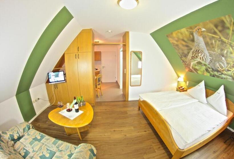 标准三人间, Landhotel Jagdschloss