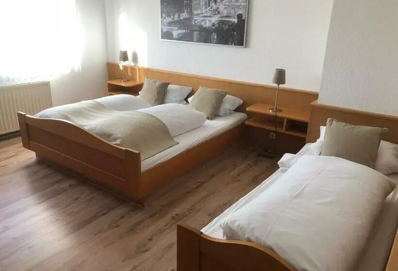 Standard Kolmen Hengen Huone, Lindenhof Keulos