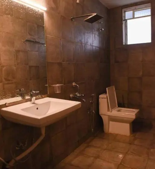 Quarto deluxe, Woke Morjim