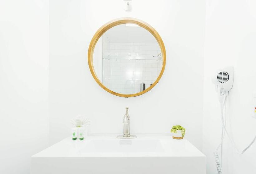 غرفة ديلوكس, The Belmont Shore Inn