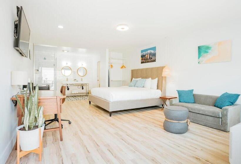 جناح سوبيريور, The Belmont Shore Inn