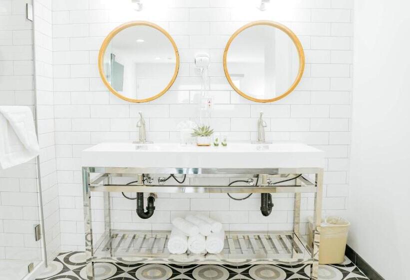 غرفة ديلوكس, The Belmont Shore Inn