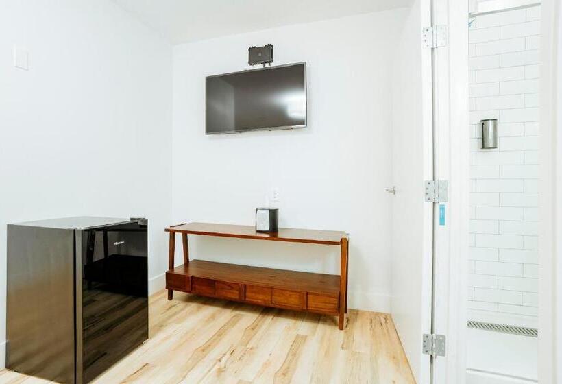 غرفة قياسية, The Belmont Shore Inn